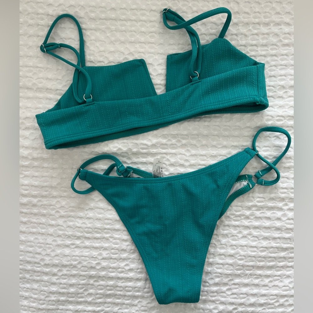 Green Bikini with V Wire